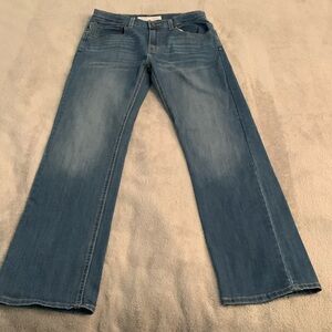 Levi’s signature women’s straight leg blue jeans